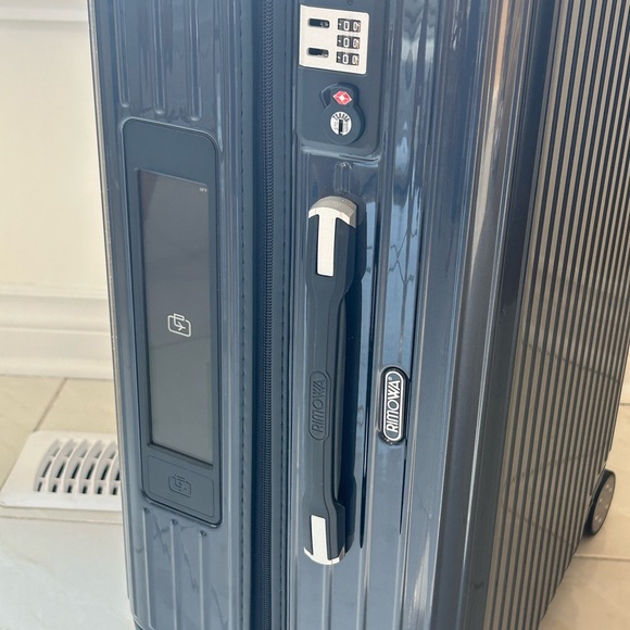 Brand new luxury Rimowa Salsa Deluxe suitcase in rare colour Yachting Blue - Picture 8 of 14